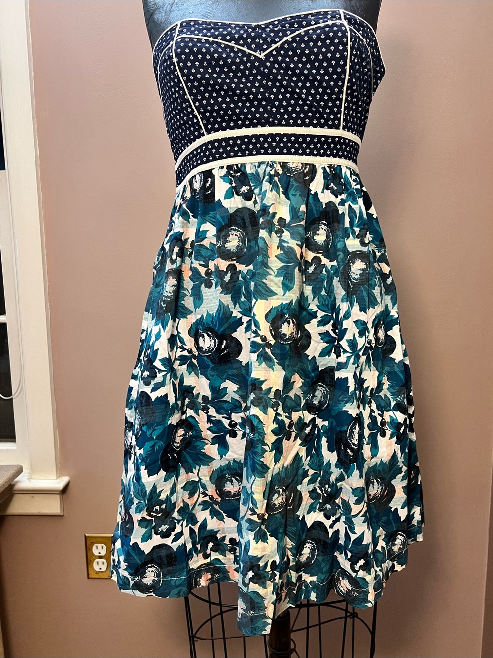 2010’s Urban Outfitters Kimchi Blue Strapless Floral Mix Pattern Dress Size 2